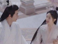 恋之修炼已超越常规，似乎升级为爱情的三重奏…李兰迪星落凝成糖