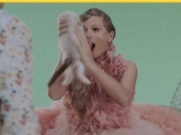 看来本杰明对霉霉的爱是认真的呢