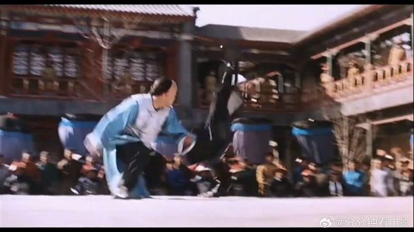 大刀:小子仗着权势出手狠毒,高手看不惯单手教做人,经典
