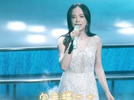 黄绮珊,那位亲切的黄妈,才能赋予电影奇遇夜 的夜晚,她的歌声如同星辰闪烁