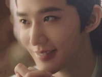 邓为的目光温柔如诗…