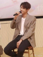 刚过完21岁生日的蔡蔡说20岁最难忘的事情就是加入春日四班这个大家庭