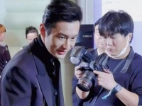 荣膺金鸡奖 影帝，于影展中风采依旧，始终谦逊有礼的晓明哥让人敬佩