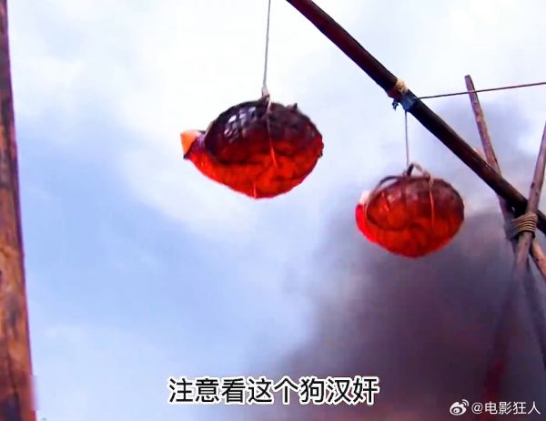 汉奸为了逼出八路军,竟把两个婴儿放火上烤,报应很快就来了