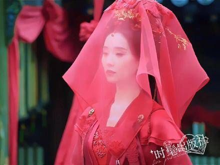 一个是刚正不阿,宛若锐剑,另一个则是坚韧不屈,似翠竹般挺立
