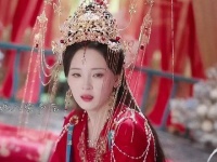 开播啦！ 曾经两小无猜的腹黑王爷与隐忍帝后，因一场变故…