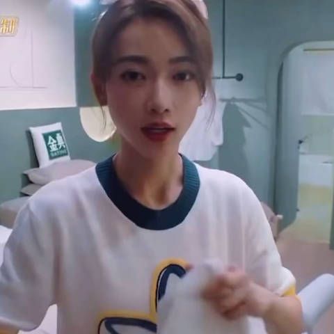 五斤盐别把我笑亖, 上一秒夹子音,下一秒怒吼