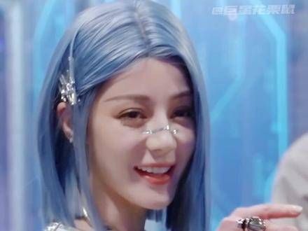 迪丽热巴声音转换技惊四座,她游刃有余地在御姐音与萝莉音间切换