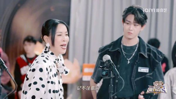 本周看点预告， @那英 怎么从预告就开始搞笑了 接歌游戏频频忘词笑翻全场…
