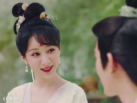 他们的爱情故事像蜜一样甜,让人忍不住微笑