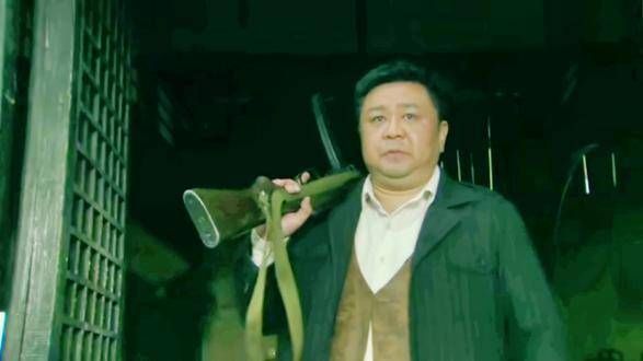 在烽火连天的战役中,龙王为了保护钟宁顺利突围不幸落入敌手……