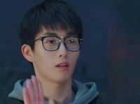 纯真的孩子面临困境，往往只会独自承受伤痛，就像丁一那个夜晚…