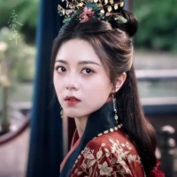 赵今麦、张凌赫度华年站内热度破6000…