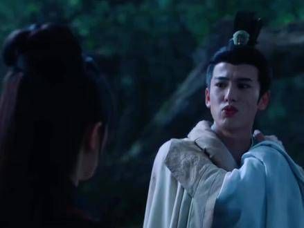 演绎了中年伴侣轻轻一吻,仿佛恶梦连连的即视感,那眼神翻得仿佛穿越云霄…