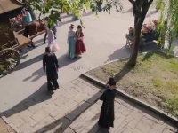 万物相克，斗得痛快无比因一段精彩绝伦的镜头，竟让人欲罢不能…