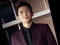 后来，方协文仿若庄国栋重生，身着笔挺西装，戴上眼镜，去迎接玫瑰…