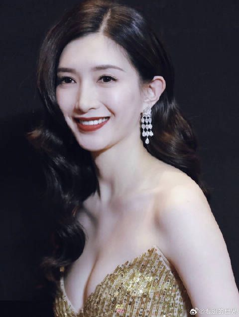 长这么好看还冷白皮,江疏影太美了