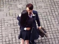 在2015年，刘亦菲与宋承宪的亲密约会照片被媒体捕捉到…