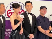 在的白玉兰颁奖盛典上，剧组再度重逢，饰演的汪小姐与扮演的宝总魅力依旧