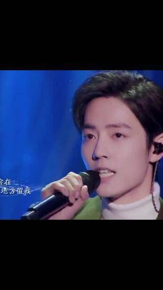 在音乐舞台上,宛如一场激烈的争夺战…