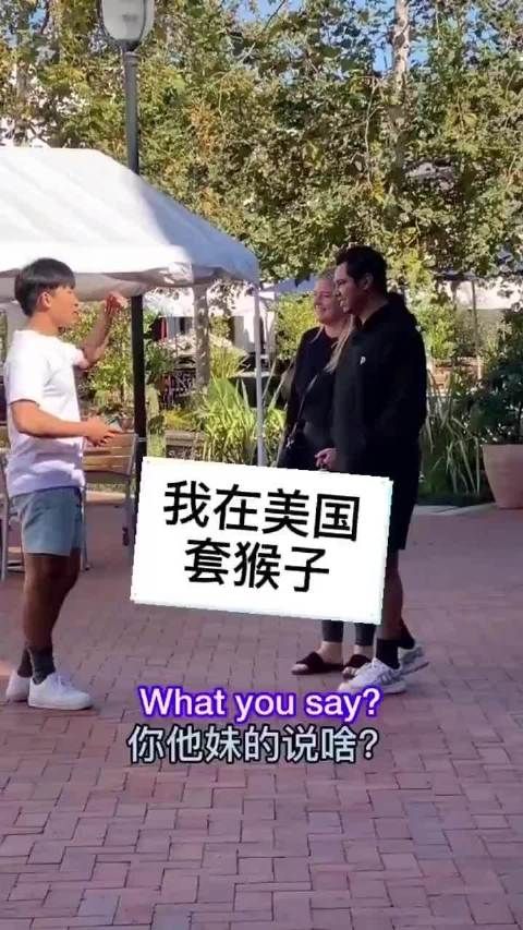 超市里妇人的女儿害羞走了?