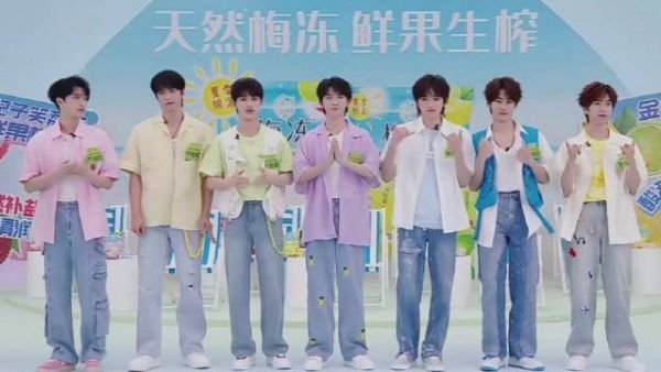 时代少年团今日品牌直播怼脸镜头 状态好棒！