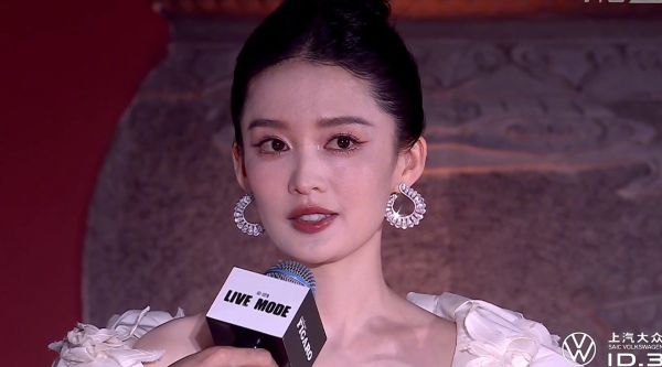 李沁年度影响力艺人 恭喜恭喜!很开心大家喜欢沈近真和林婉儿,期待绾心记
