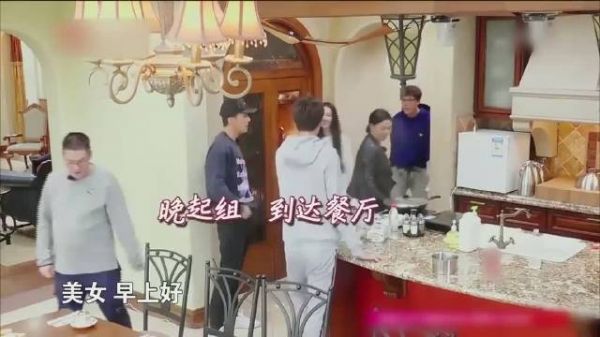 向太穿睡衣下楼,郭碧婷爸爸一脸惊艳,现场教科书级别的赞美,好会说话啊!