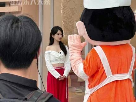 杨紫的最新照片显示她纤瘦如柳,在和中的形象更是令人赞叹