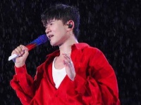 暴雨中的万千景象皆不及你，那份宿命的感触更加深切了万物不如你张杰演唱会