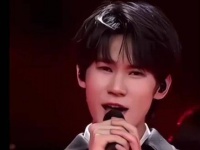 有些瞬间仿佛不宜深究高亢歌声 演绎舞台