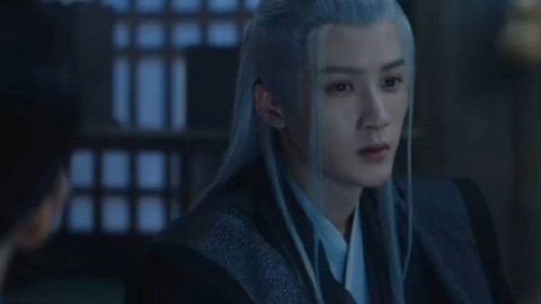 绝代兰霏玉映,丰神潇洒栖霞, 人间襟抱展风华,应是天风吹下