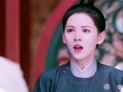 如同信仰的仪式,双手合十,默默祈愿你能逃过劫难