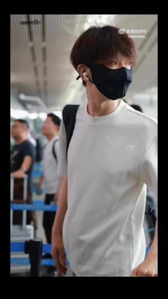 真巧,你也选择了白色作为镜头前的主调呢 刘端端