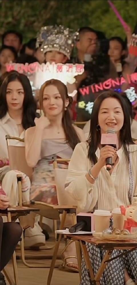 很高兴音乐会张韶涵好甜好美好漂亮噢!