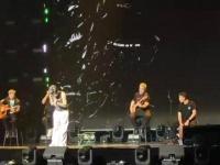 一同观赏他就是小沈阳，名字中的沈源于沈阳，阳也映照着那座城市的名字