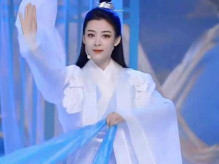 陈丽君荣登热门话题,针对戏曲演员挑战女团舞的争议…
