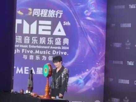 走来了走来了,可爱的可可宝贝? 挥手间竟让戒指飞舞起来,嘻嘻?