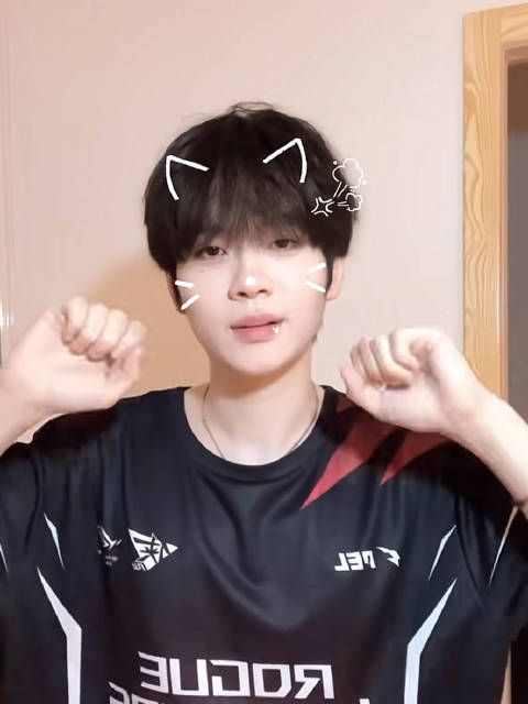 对!就这种欲绝还休的感觉 对咯~就爱看你这样的