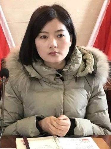 县级电视台的水平太差了,把一个貌美如花的书记拍成了征婚启事的水平