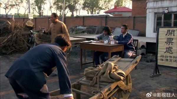 领导伪装成老百姓视察工作,发现有人捣鬼,下一秒让他们付代价