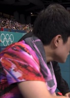 张本智和用中文和他教练交流