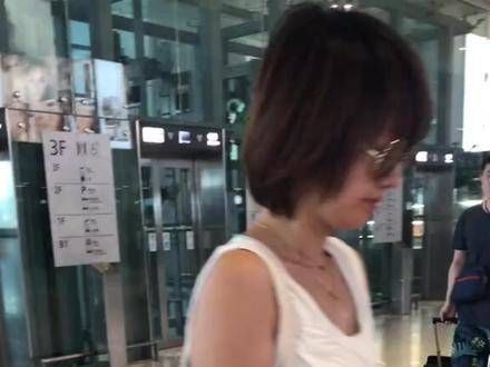 马伊琍他们今日正式公布了离婚的消息?大家会认为这是文章的责任吗?