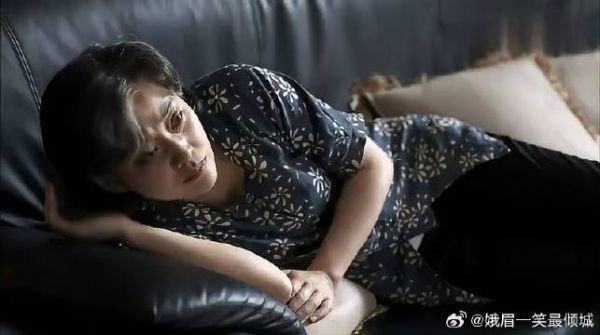 安杰跟德华的家庭地位，一目了然，还是德福宠媳妇！