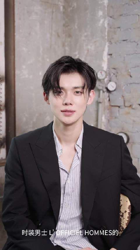 崔然竣 YEONJUN解锁时装男士首封,这一次…