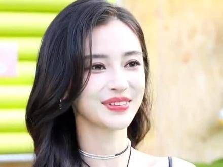 杨颖, 在上海市出生, 是中国内地的影视女演员及时尚模特