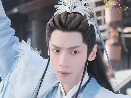 此时的沧九旻已足以挑战二馍!回想当年,唯有真神稷泽能勉强应对两人之战!