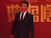 国家一级演员，几乎半个娱乐圈尊称他为爸爸，名声显赫的“闺女”们遍布四方…