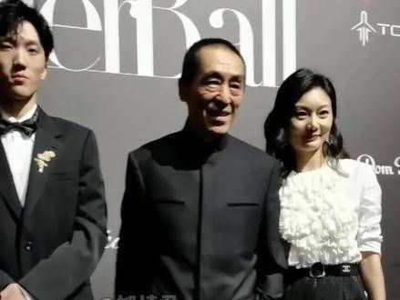 七十岁携妻子与儿子亮相活动,陈婷比张艺谋小31岁并为他孕育了三位子女…