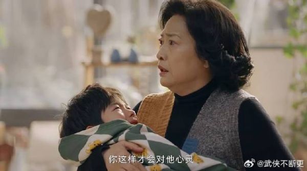 儿子尿床找奶奶当靠山 亲妈一句话，把他治得服服帖帖
